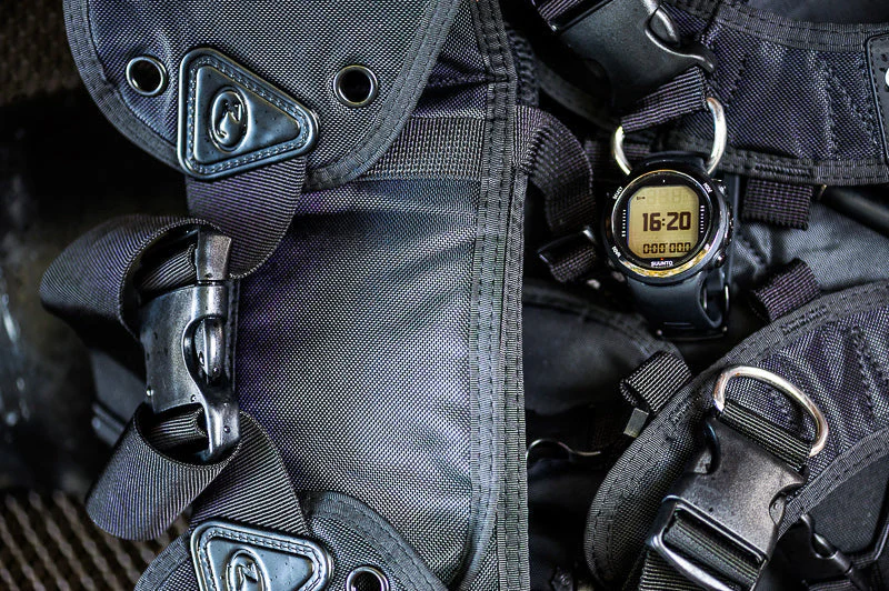 SUUNTO D4I NOVO BLACK-USB cable and extension strap included - Image 6